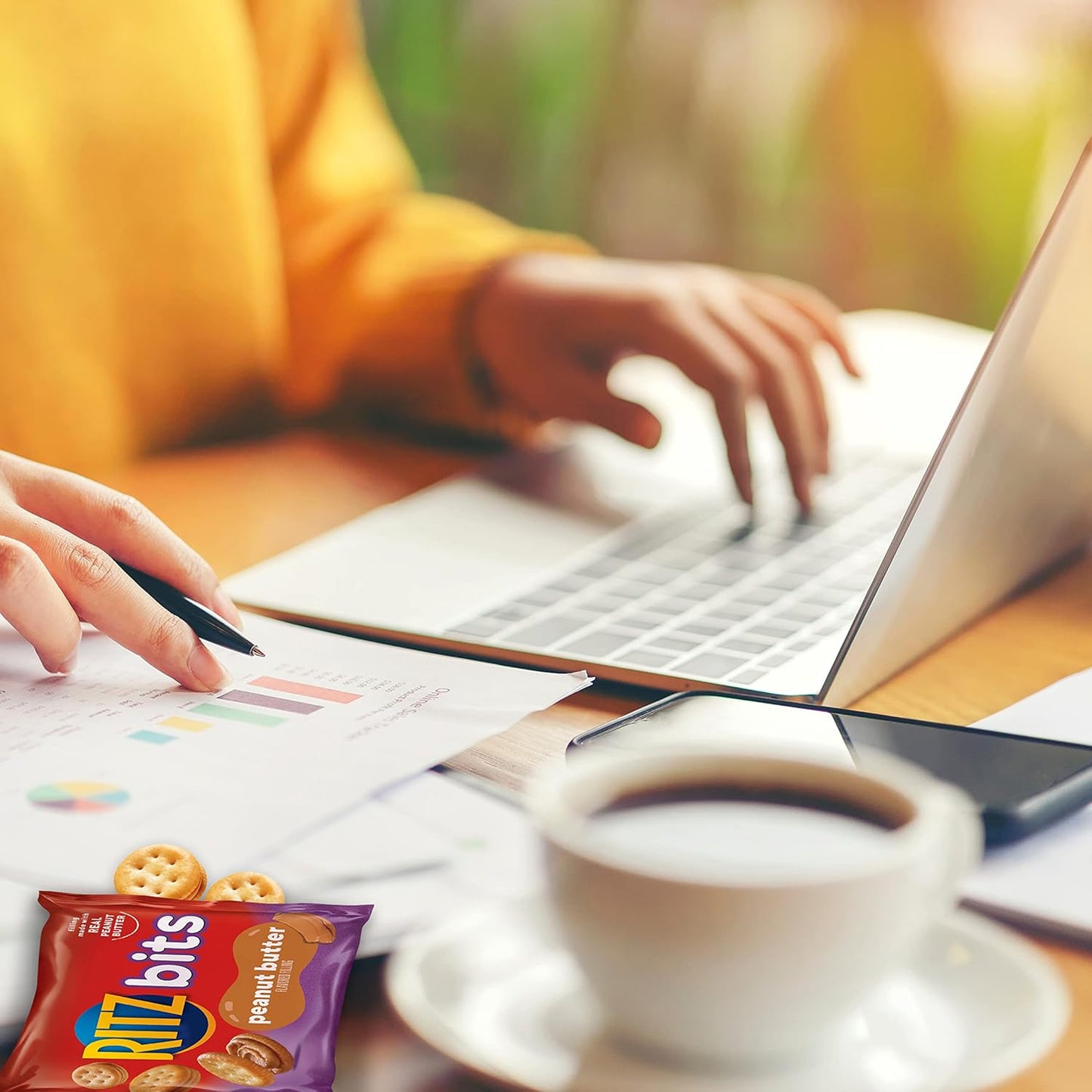 RITZ_Bits_Cheese_and_RITZ_Bits_Peanut_Butter_Cracker_Sandwiches_Variety_Pack,_20_Snack_Packs_with_Assorted_Flavors_and_Variety