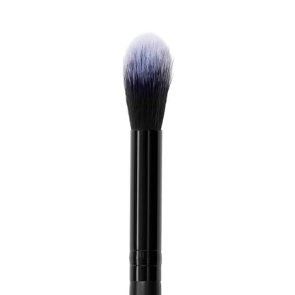 e.l.f._High_Points_Highlighter_Brush,_Soft_&_Tapered_Face_Makeup_Brush_For_Illuminating_&_Creating_Soft-Focus_Glow,_Vegan_&_Cruelty-Free