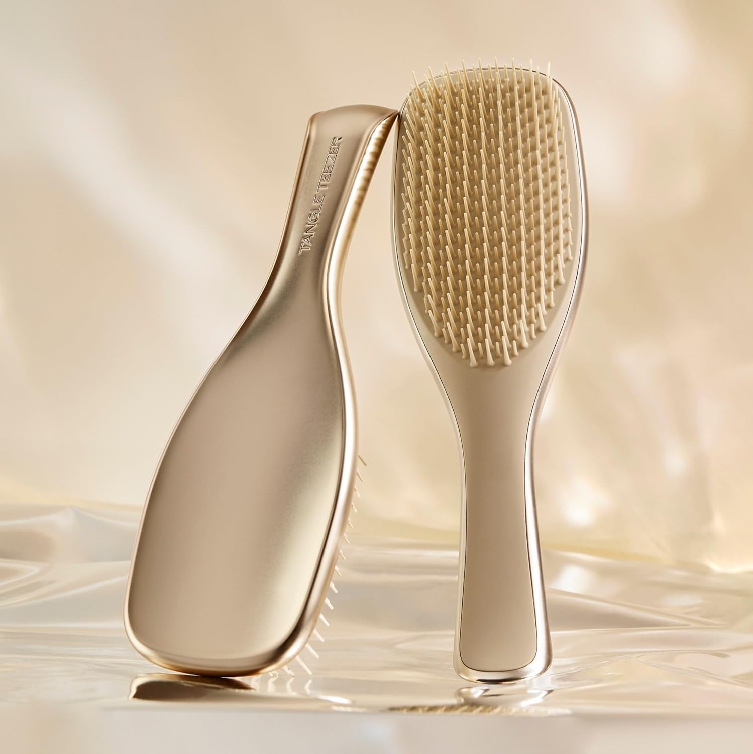 Tangle_Teezer_Chrome_Ultimate_Detangler_Brush_for_Wet_&_Dry_Hair,_Eliminates_Knots_&_Reduces_Breakage_for_Straight_to_Curly_Hair_Types,_Champagne_Gold