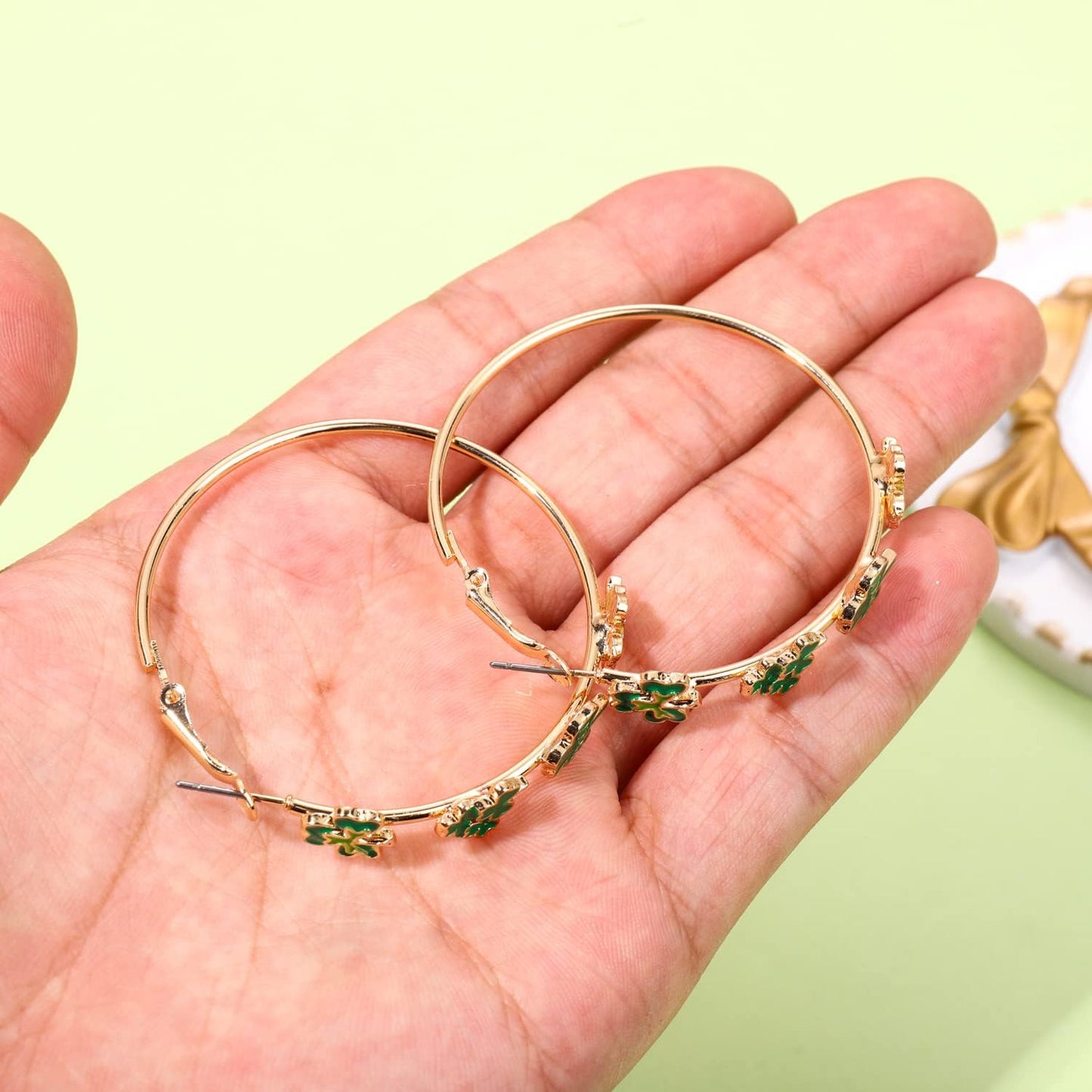 Holiday_Hoop_Earrings_for_Women_Girl_Glitter_Festive_Enamel_Green_Shamrock_Charm_Hoops_for_Mardi_Gras_St._Patrick's_Day_Jewelry_Gifts_for_Party_Carnival