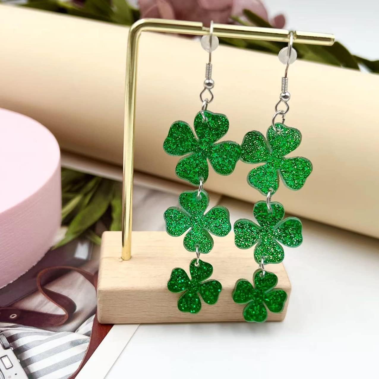 St._Patrick's_Day_Earrings_for_Women,Irish_Shamrock_Acrylic_Dangle_Earrings,_Green_Hat_Clover_Horseshoe_Drop_Earrings_for_Irish_Festival