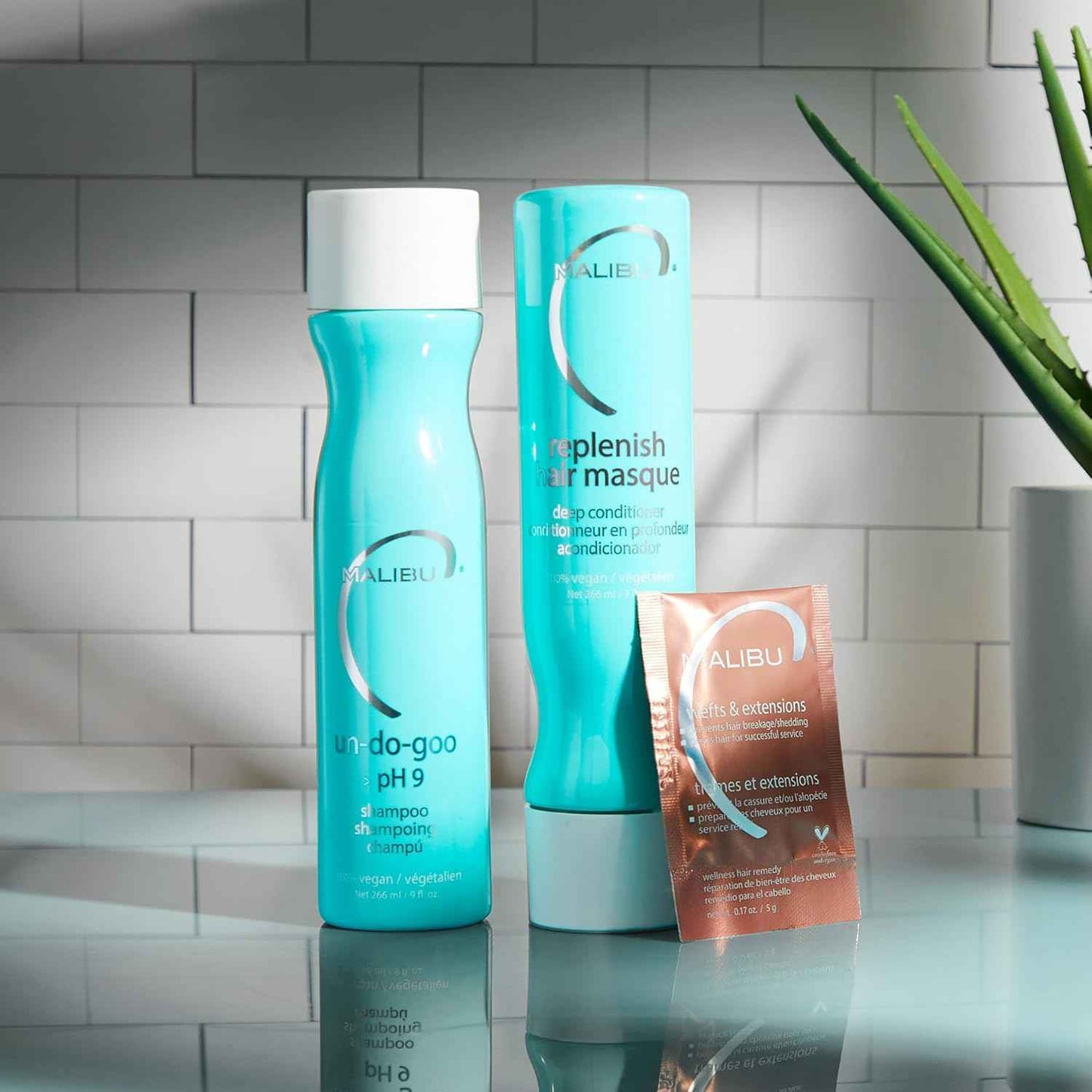 Malibu C Un-Do-Goo Clarifying Shampoo - Removes Product Build Up and Resins from Hair - Shine Restoring, Sulfate-Free Cleanser