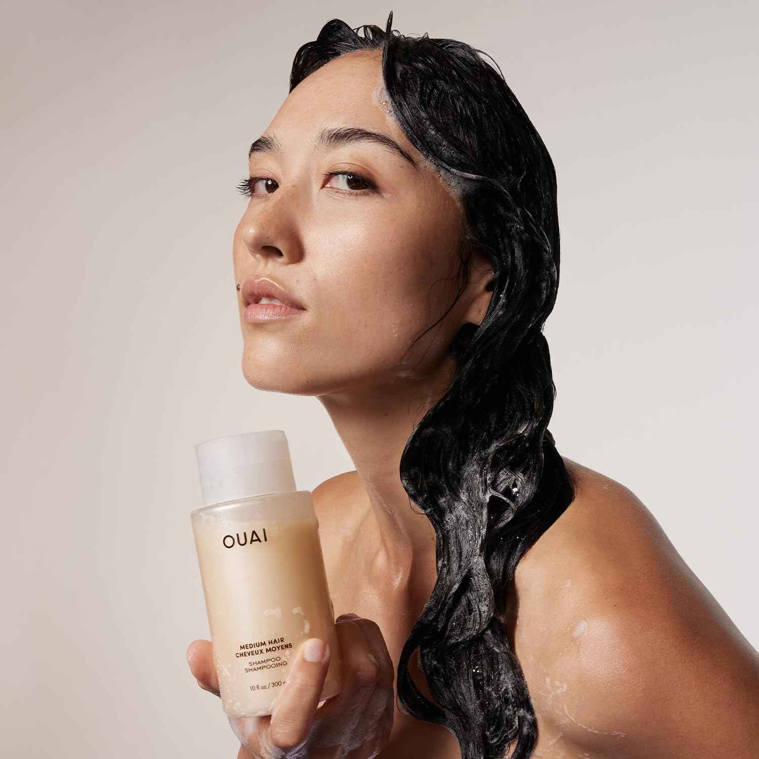 OUAI Medium Hair Shampoo - Hydrating Shampoo for Color Treated Hair & Dry Scalp - Nourishes, Strengthens, Reduces Breakage & Adds Shine - Coconut Oil, Babassu, Keratin - Sulfate Free