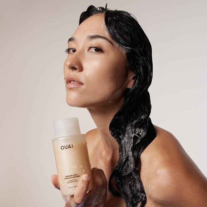 OUAI Medium Hair Shampoo - Hydrating Shampoo for Color Treated Hair & Dry Scalp - Nourishes, Strengthens, Reduces Breakage & Adds Shine - Coconut Oil, Babassu, Keratin - Sulfate Free