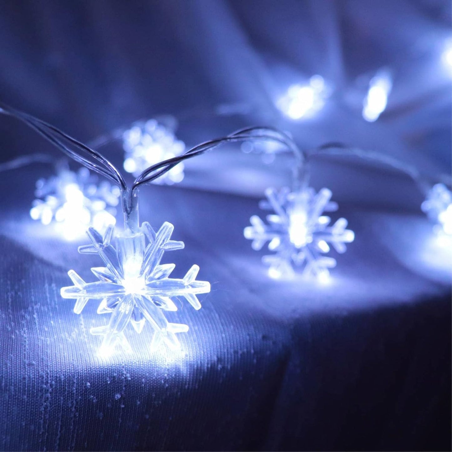 Christmas_Snowflake_String_Lights,_20_FT_40_LED_Battery_Operated_Fairy_Lights_with_Remote,_8_Modes_Timer_Hanging_Decor_for_Bedroom_Patio_Party_Wall_Indoor_Outdoor_Xmas_Tree_Decorations_Cool_White