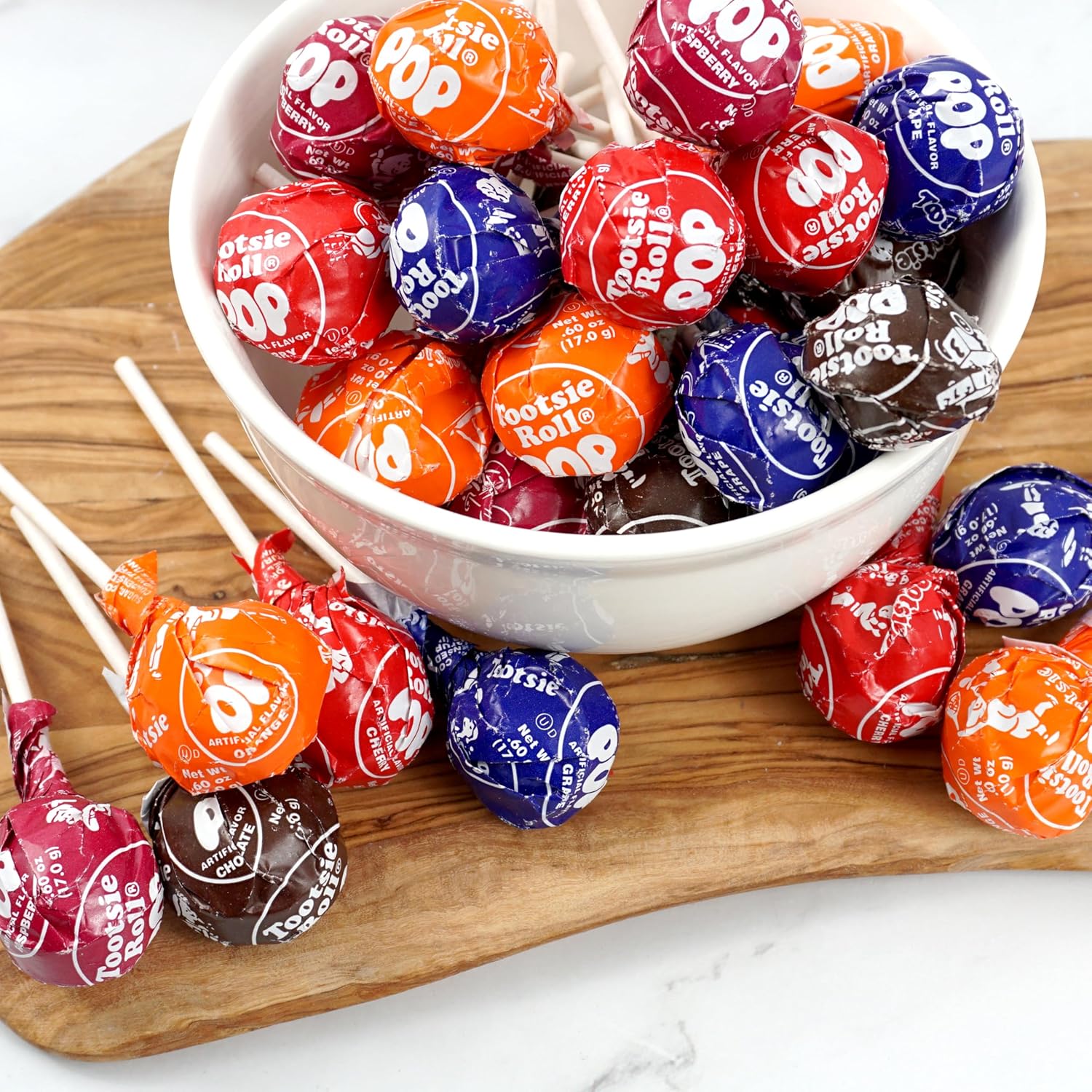 Tootsie_Roll_Pops_with_Chocolate_Tootsie_Roll_Center,_1lb_Bulk_Bag_(Approx_22_Count),_Original_Assorted_Fruit_Flavors