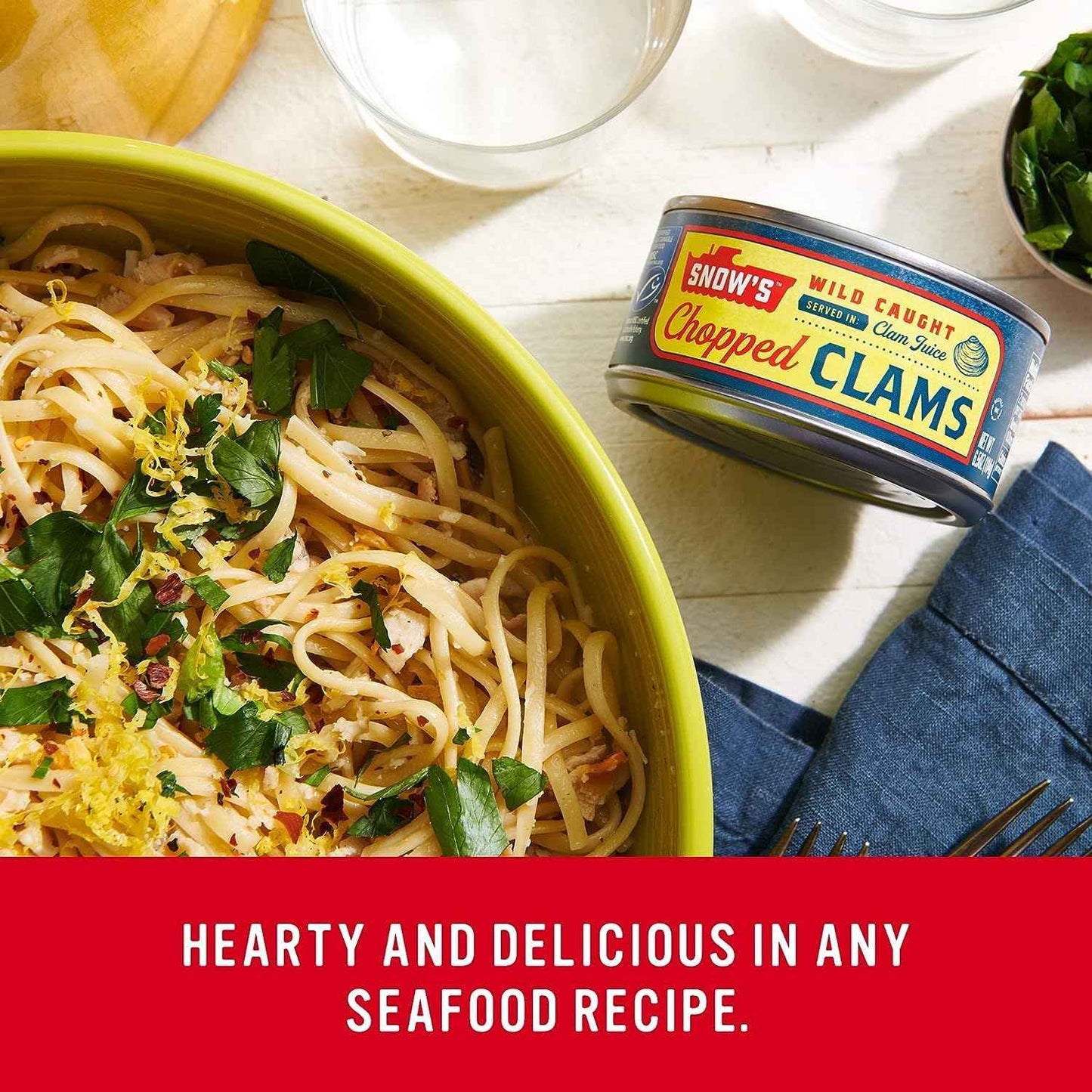 Snow's Ocean Chopped Clams 51 oz Can - High-Volume Pantry Stock for Commercial Kitchen Efficiency