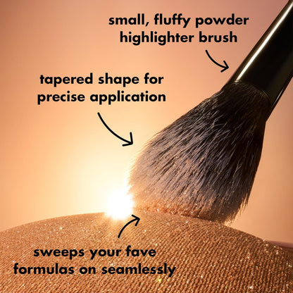 e.l.f._High_Points_Highlighter_Brush,_Soft_&_Tapered_Face_Makeup_Brush_For_Illuminating_&_Creating_Soft-Focus_Glow,_Vegan_&_Cruelty-Free
