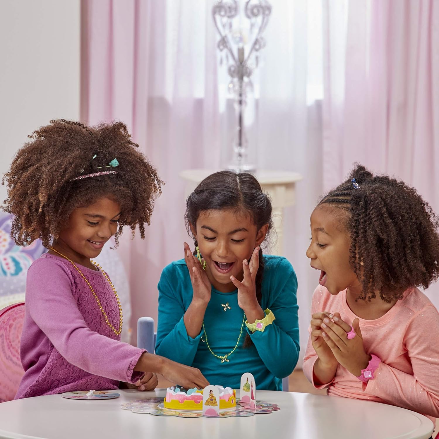 Hasbro_Gaming_Pretty_Pretty_Princess:_Edition_Board_Game_Featuring_Disney_Princesses,_Jewelry_Dress-Up_Game_for_Kids_Ages_5_and_Up,_for_2-4_Players_(Amazon_Exclusive)