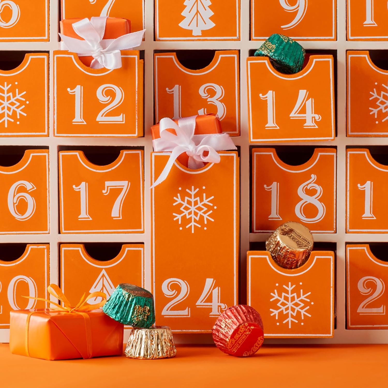 REESE'S_Miniatures_Milk_Chocolate_Peanut_Butter_Cups,_Christmas_Candy_Bag,_17.1_oz