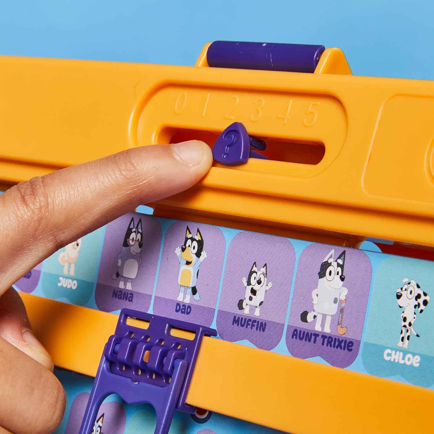 Hasbro Gaming Guess Who? Bluey Edition Game | Bluey Characters and Objects | Fun Kids Board Games for Families | 2 Players | 15 Mins. | Travel Friendly | Ages 6+