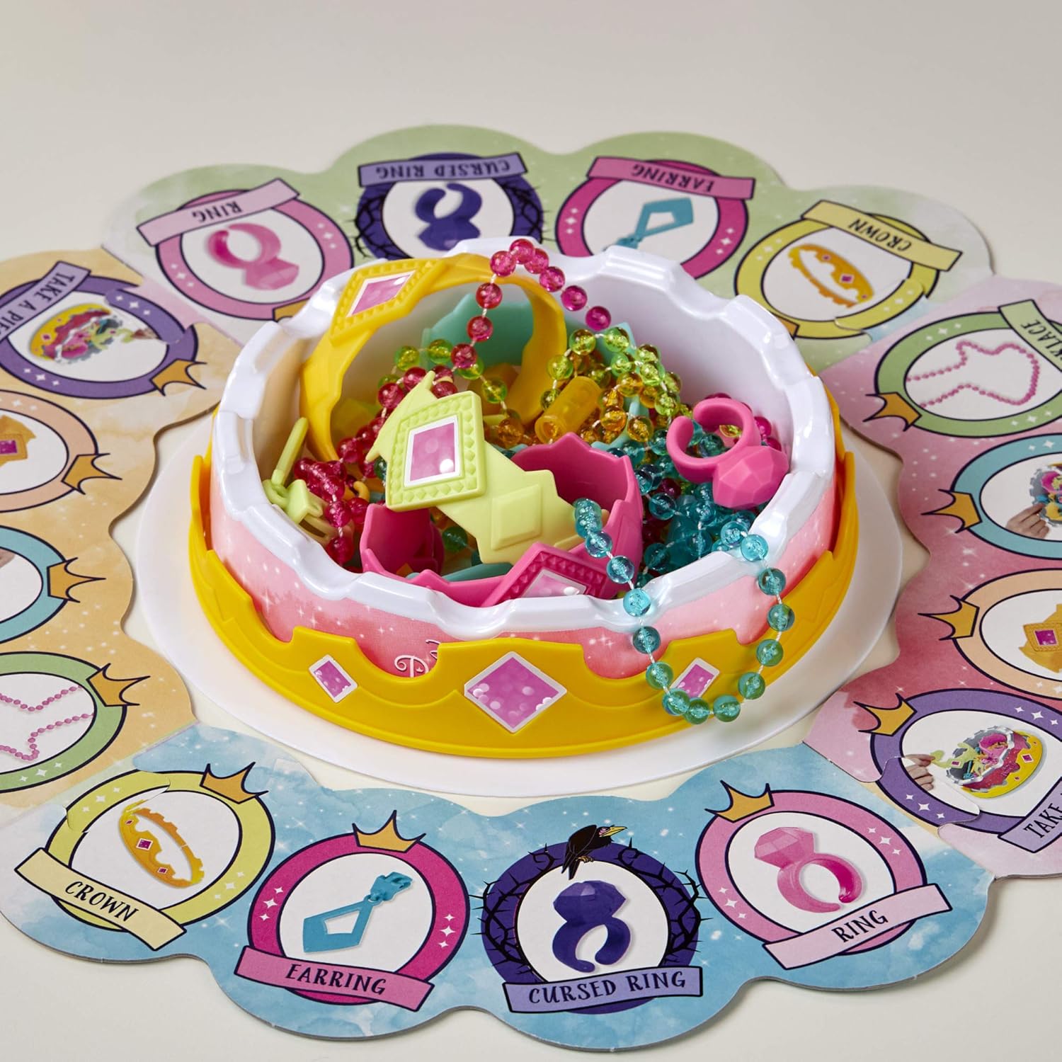 Hasbro_Gaming_Pretty_Pretty_Princess:_Edition_Board_Game_Featuring_Disney_Princesses,_Jewelry_Dress-Up_Game_for_Kids_Ages_5_and_Up,_for_2-4_Players_(Amazon_Exclusive)