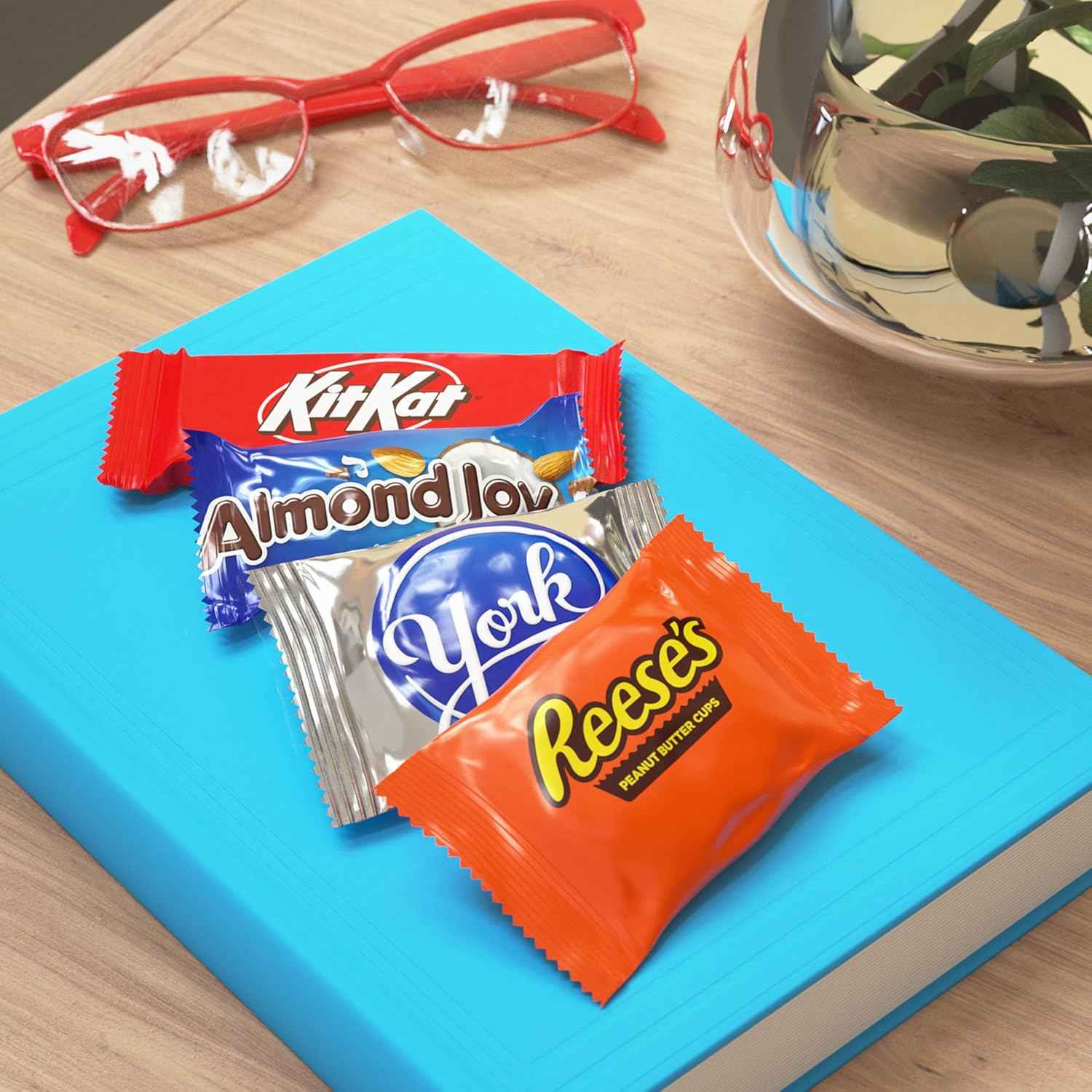 HERSHEY'S Assorted Chocolate Flavored Candy Party Pack, 30.22 oz, 1.96 Pounds