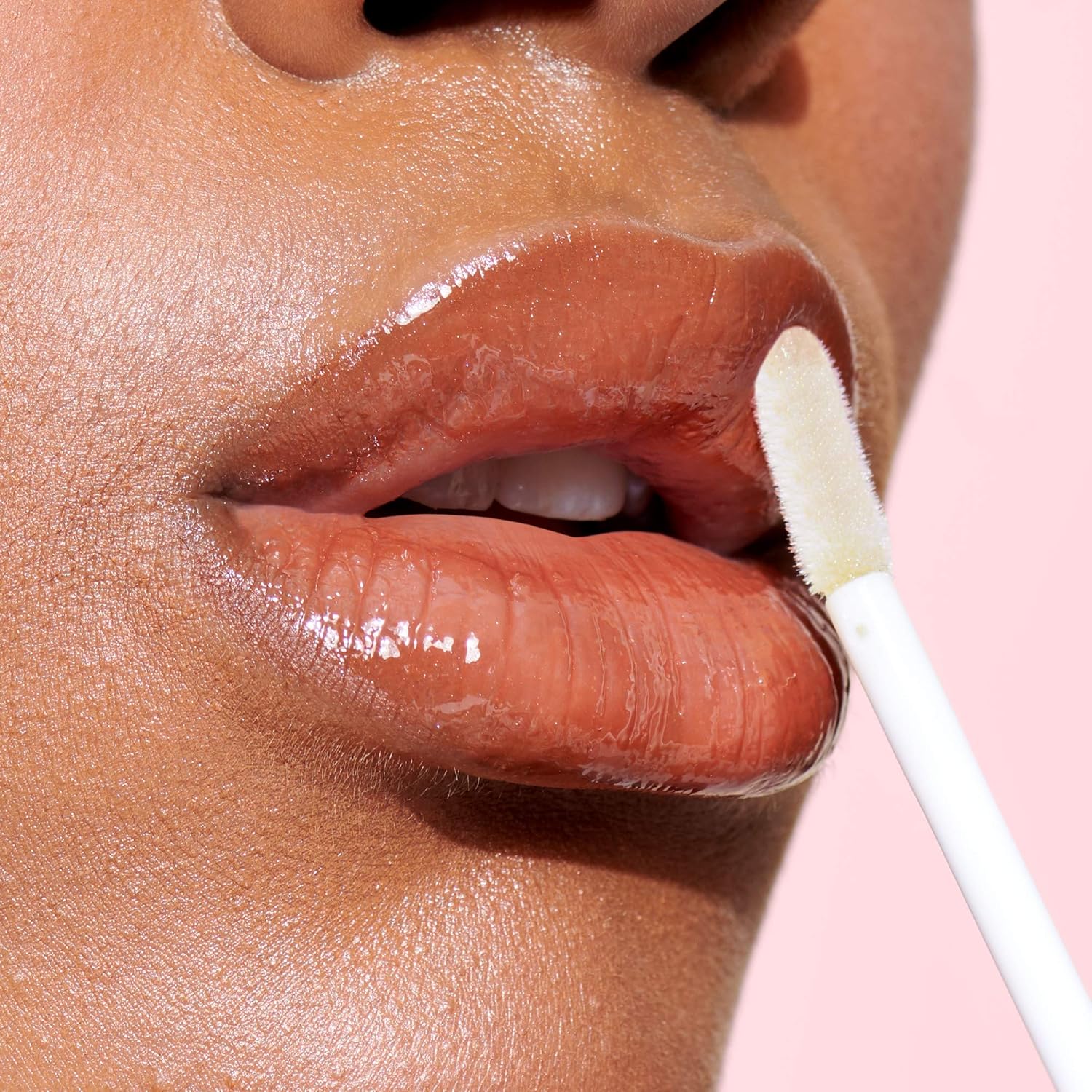 e.l.f._Lip_Lacquer,_Nourishing,_Non-Sticky_Ultra-Shine_Lip_Gloss_With_Sheer_Color,_Infused_With_Vitamins_A_&_E,_Vegan_&_Cruelty-Free,_Clear