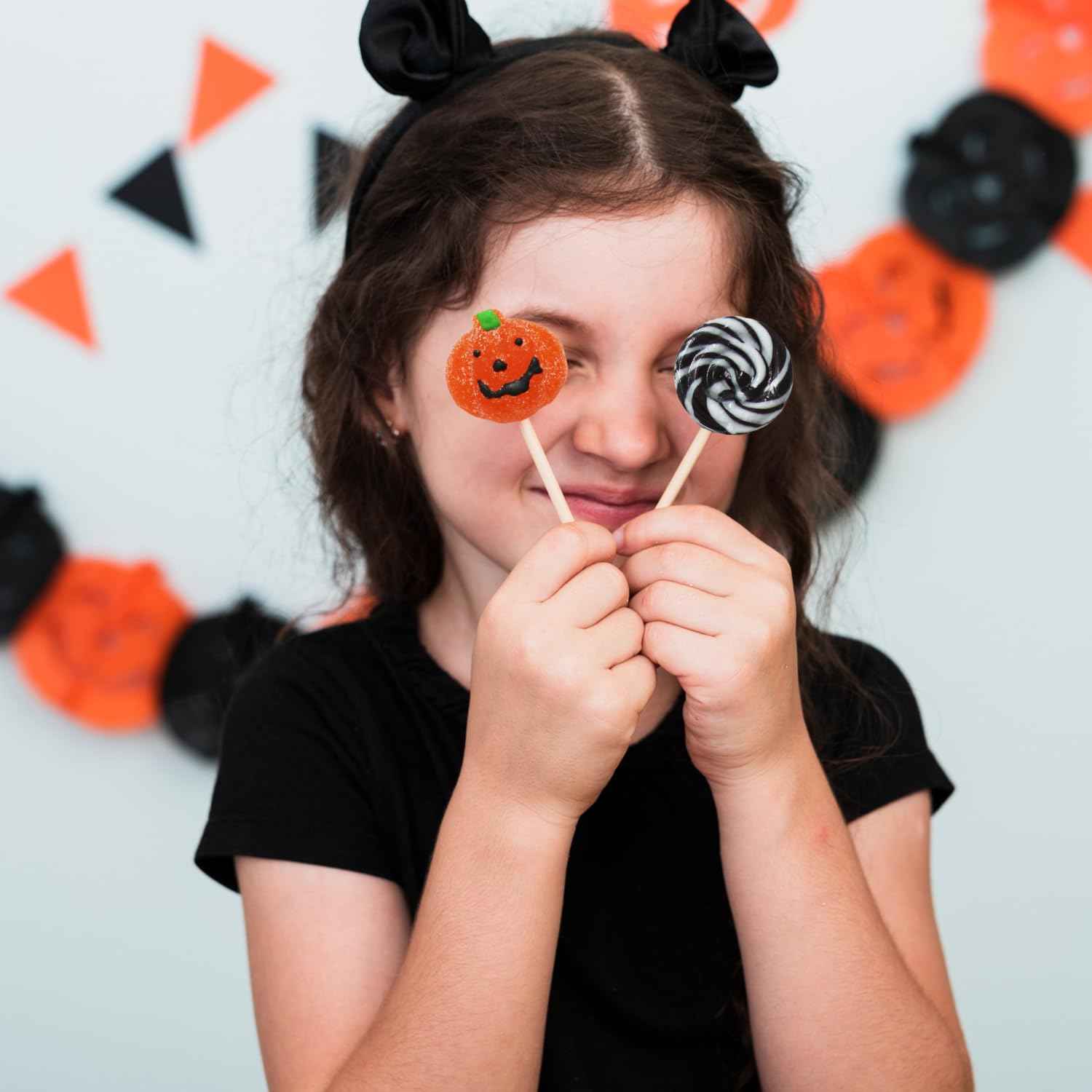 Yumzo Halloween Lollipops Bulk 24 Count – Safe Sealed Candy Treats for Kids Party Favors and Trick or Treat Night