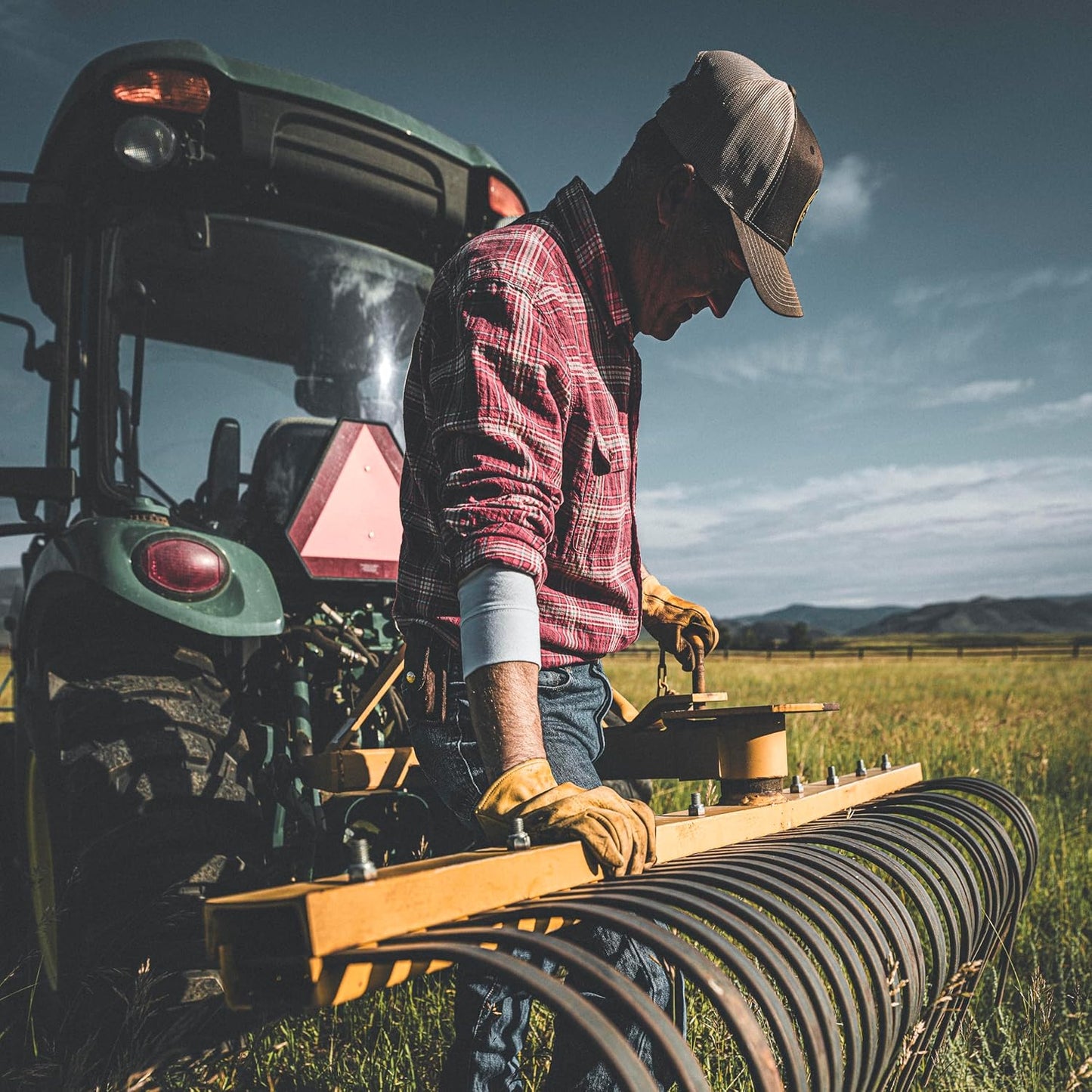 Wells_Lamont_Men's_Reinforced_Cowhide_Leather_Work_Gloves_with_Palm_Patch