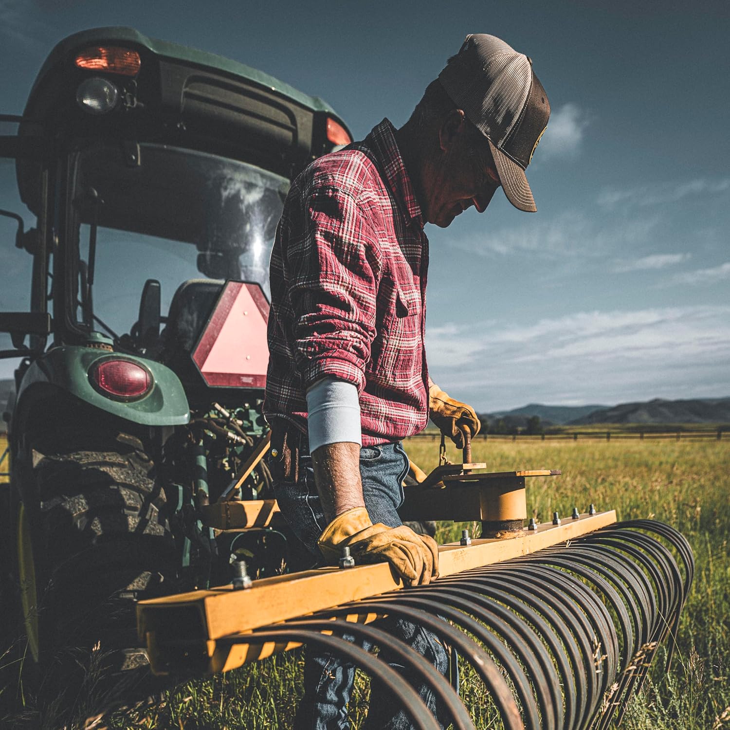 Wells_Lamont_Men's_Reinforced_Cowhide_Leather_Work_Gloves_with_Palm_Patch