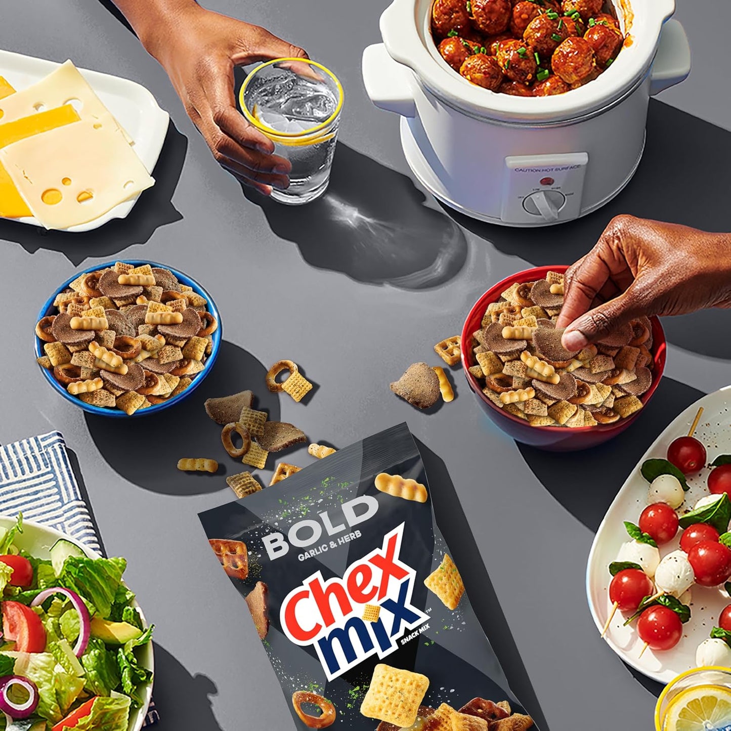 Chex Mix Bold Garlic and Herb Snack Mix – Portable Camping and Picnic Snack for Open-Air Adventures, Family Size 13.5 oz