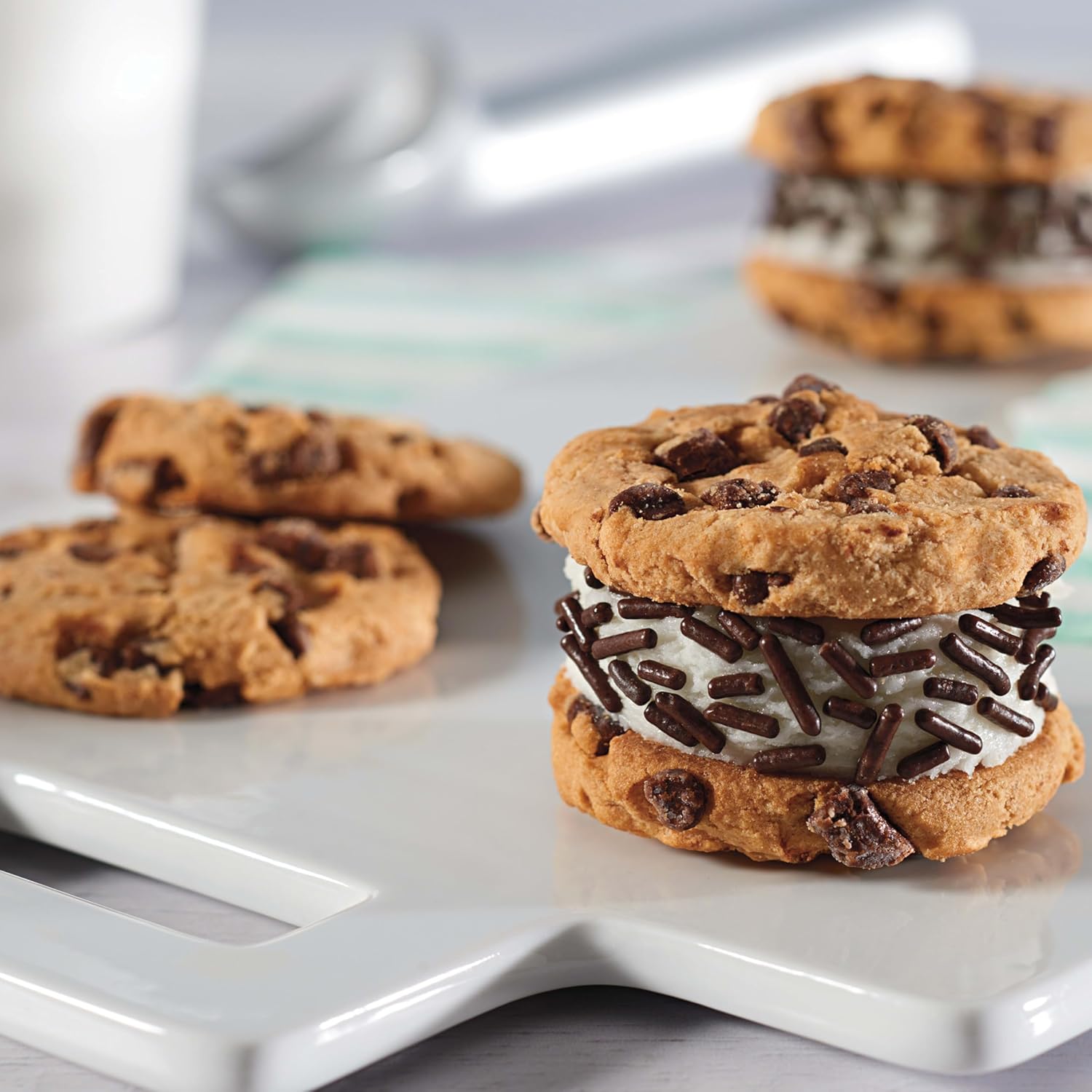CHIPS AHOY! Chunky Chocolate Chip Cookies Party Size – Single-Pack Pantry Staple for Clean Kitchens, 24.75 oz