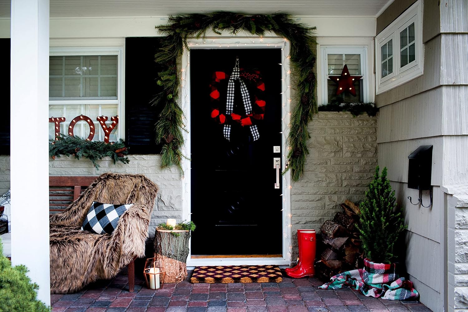 Command Outdoor Refill Strips – Re-Hang Seasonal Wreaths and Lanterns Without Marring Siding