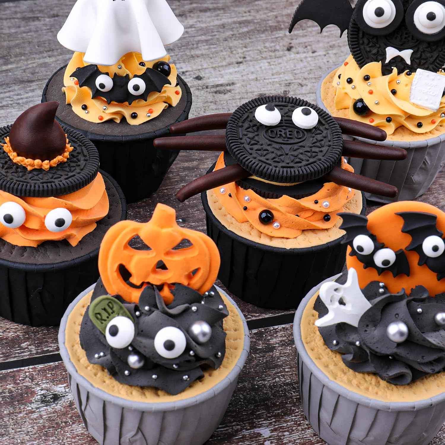 Halloween Candy Eyeballs for Cake – Playful Dessert Toppings for Kids' Spooky Birthday Decor