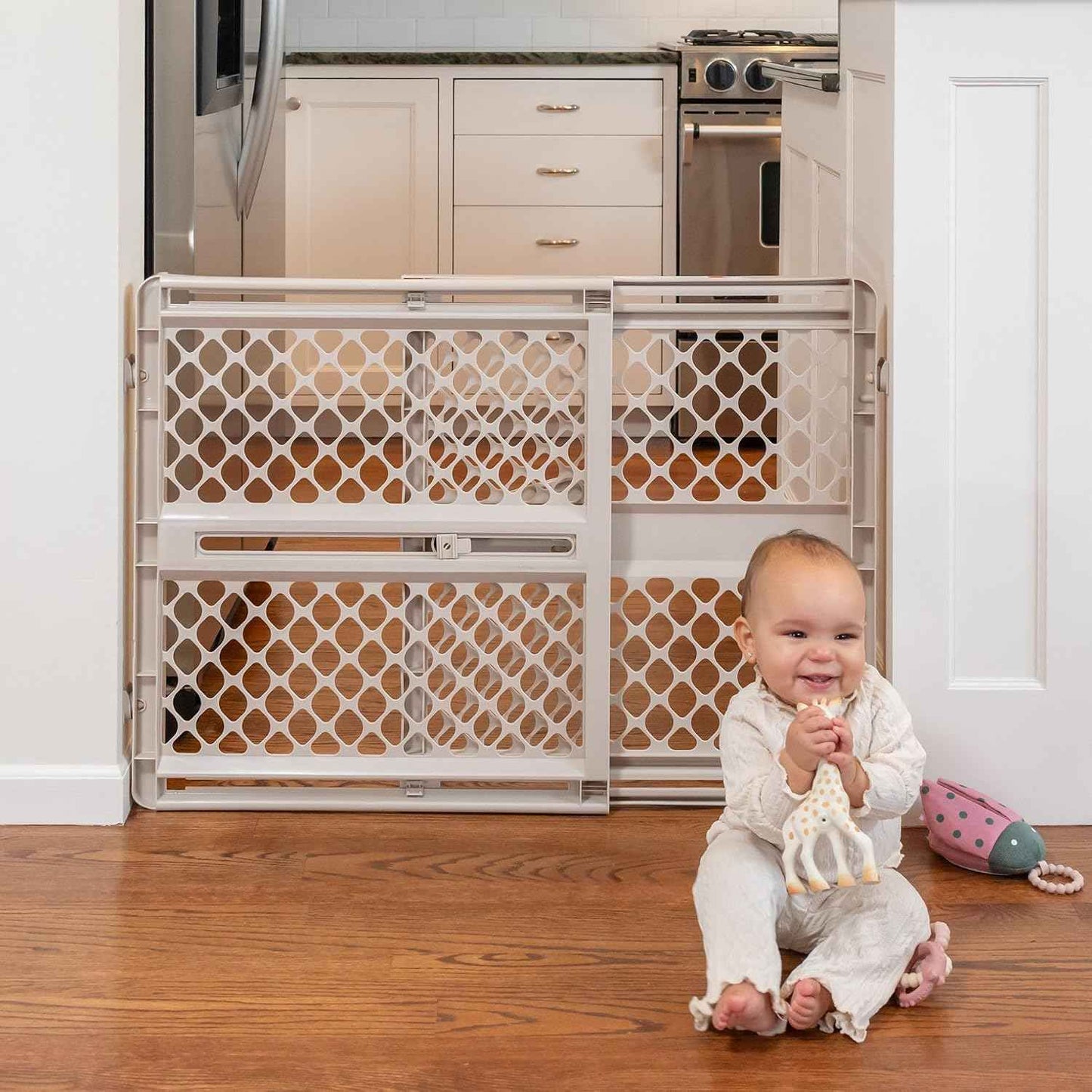 Toddleroo by North States Supergate Ergo Baby Gate – Baby-Proof Doorway Gate for Crawlers 6 to 24 Months