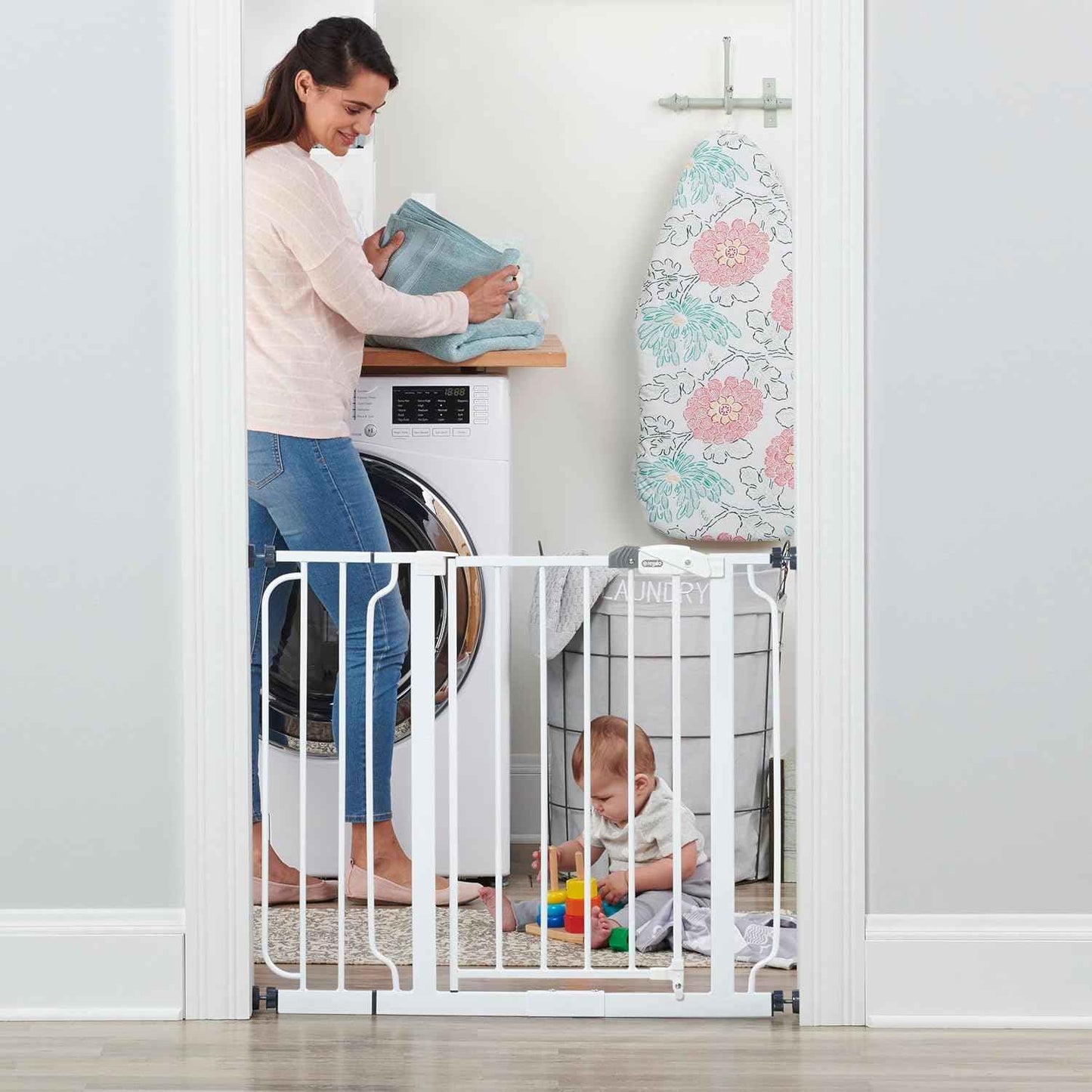 Regalo Baby Gate with Door in White – Modern Pressure Mounted Safety Gate that Blends with Doorways, Hallways and Staircases
