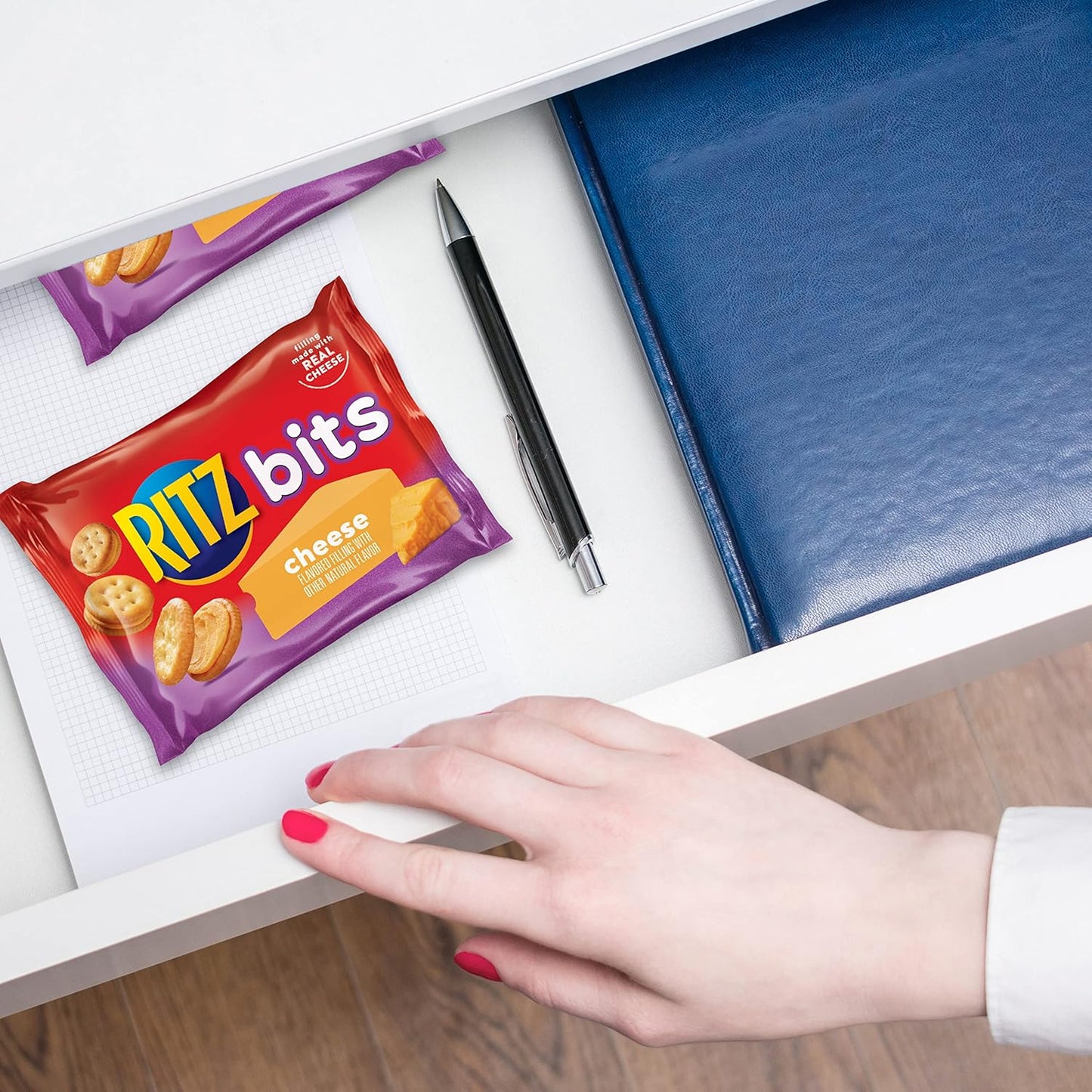 RITZ_Bits_Cheese_and_RITZ_Bits_Peanut_Butter_Cracker_Sandwiches_Variety_Pack,_20_Snack_Packs_with_Assorted_Flavors_and_Variety