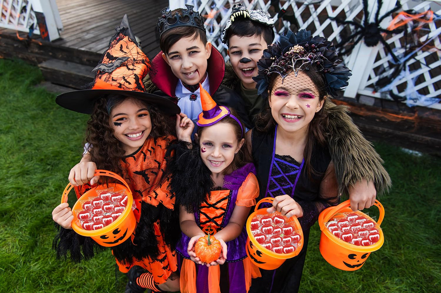 Fruidles Vampires Fangs Lollipop Suckers – Durable Individually Wrapped Candy for Outdoor Halloween Block Parties