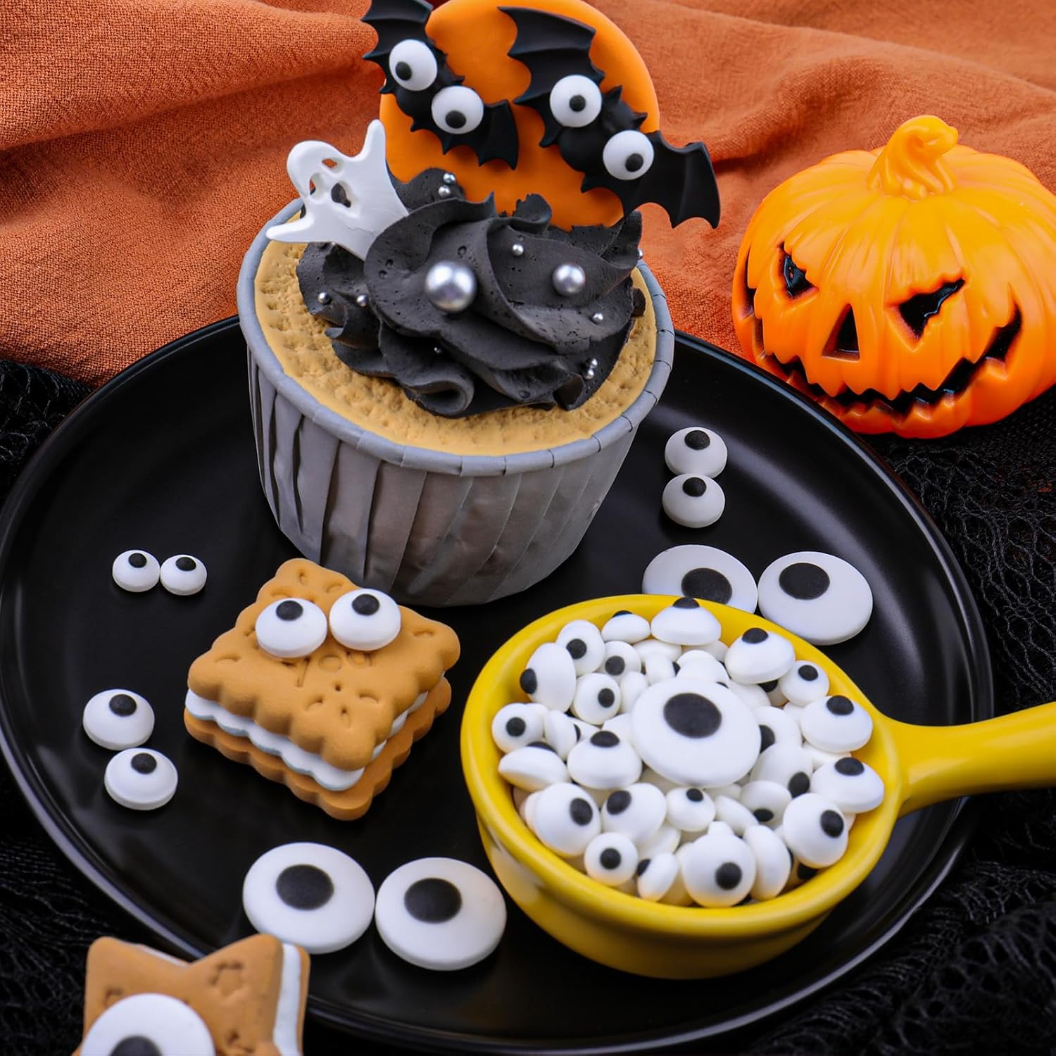 Halloween Candy Eyeballs for Cake – Playful Dessert Toppings for Kids' Spooky Birthday Decor
