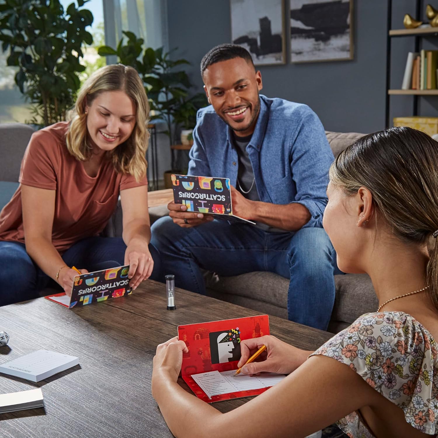 Hasbro Gaming Scattergories Classic Game – Birthday Gift for Teens and Adults, Family Game Night Box for 2 to 6 Players