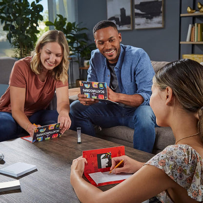 Hasbro Gaming Scattergories Classic Game – Birthday Gift for Teens and Adults, Family Game Night Box for 2 to 6 Players