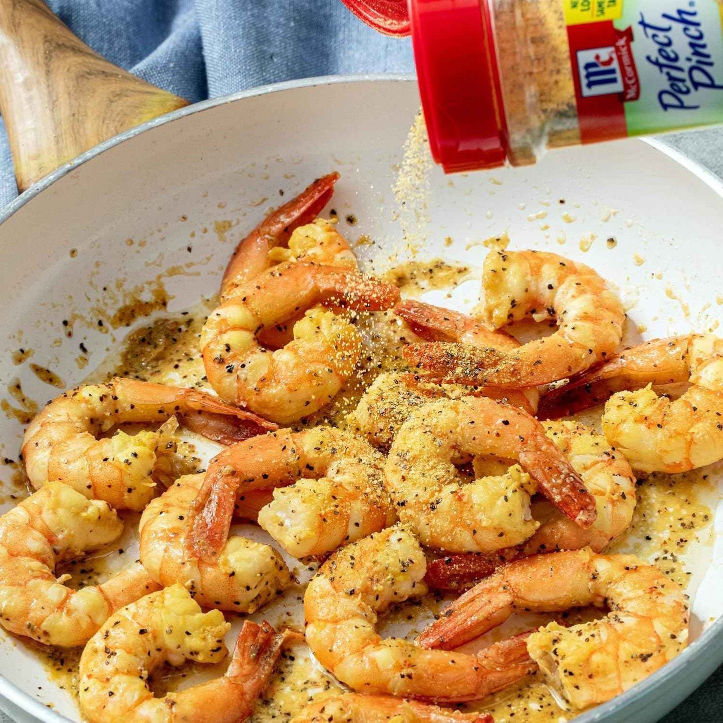McCormick Perfect Pinch Lemon & Pepper Seasoning – Minimalist Pantry Staple for Clean Countertop Storage