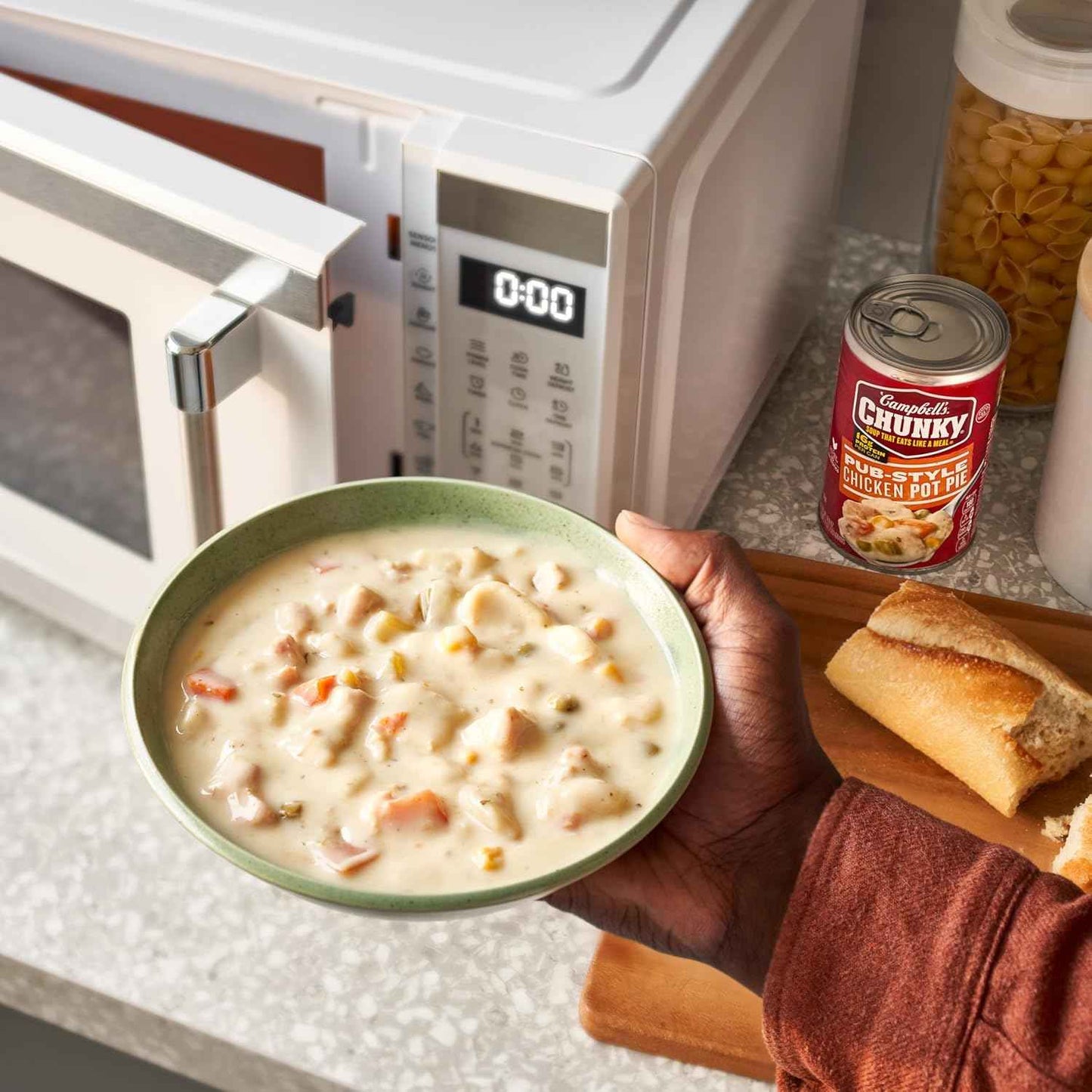 Campbell's Chunky Pub-Style Chicken Pot Pie Soup, 18.8 oz Can – 16g Protein Power Lunch for Busy Commuters Between Meetings
