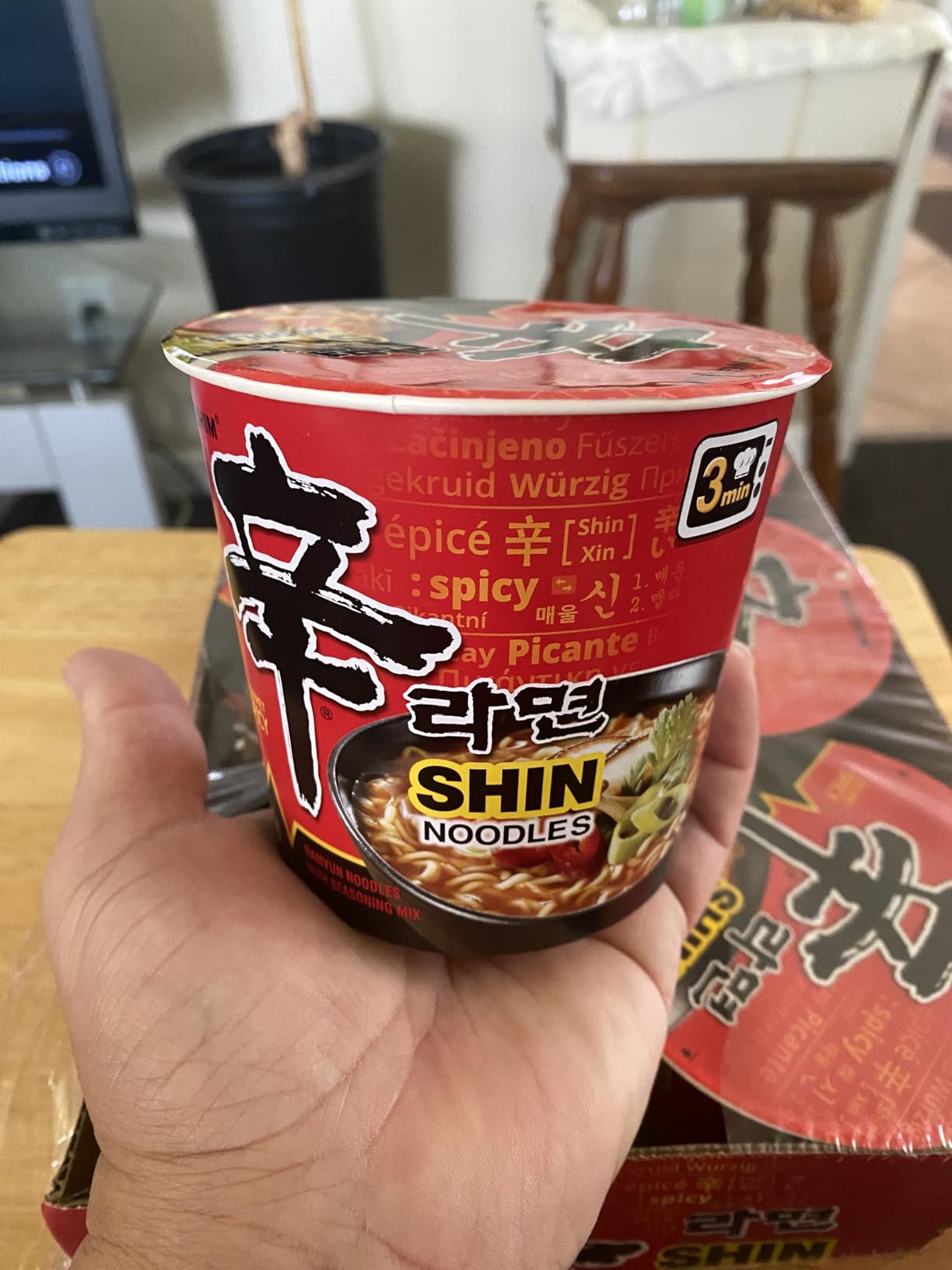 premium seafood ingredients (mussels, clams, cuttlefish) in the neoguri variant