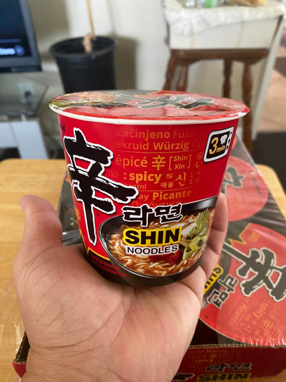 premium seafood ingredients (mussels, clams, cuttlefish) in the neoguri variant