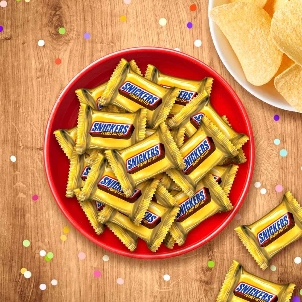 SNICKERS Crunchy Peanut Butter Squared Fun Size Candy Gift Bag for Halloween Hostess and Coworkers, 11.5oz