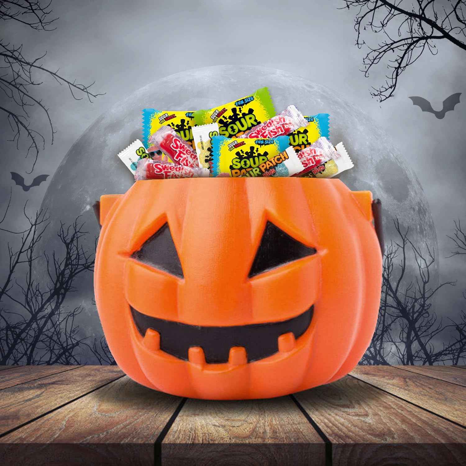 SOUR PATCH KIDS & SWEDISH FISH Halloween Candy – 160 Pre-Sealed Bags for Front Porch, Doorway, and Outdoor Candy Stations