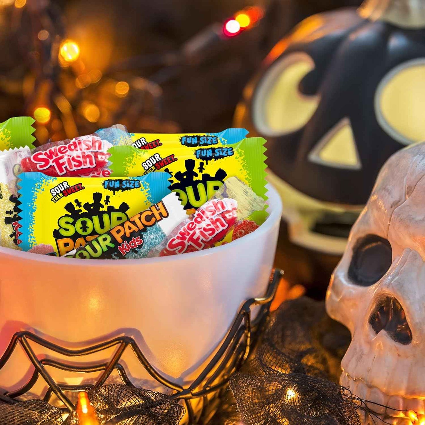 SOUR PATCH KIDS & SWEDISH FISH Halloween Candy – 160 Pre-Sealed Bags for Front Porch, Doorway, and Outdoor Candy Stations